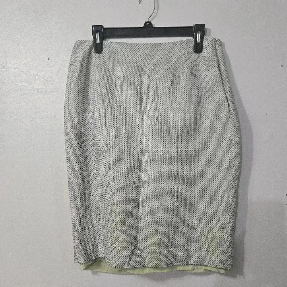 The limited textured pencil skirt!